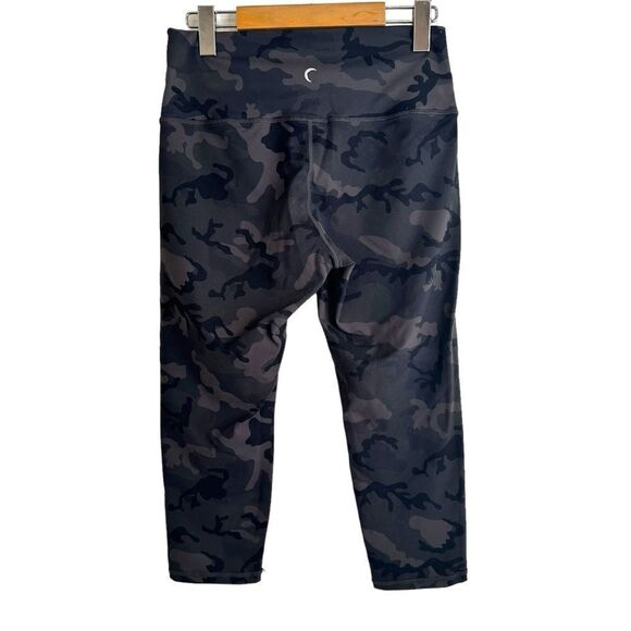 Zyia Active Forest Camo Luxe Hi Rise Capri Leggings Size 6/8 - Picture 2 of 5